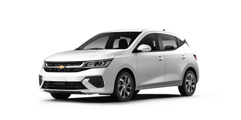 Nuevo sedán Chevrolet Aveo Hatchback 2024 en color blanco