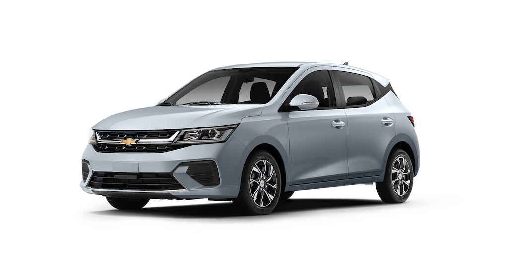 Nuevo sedán Chevrolet Aveo Hatchback 2024 en color plata