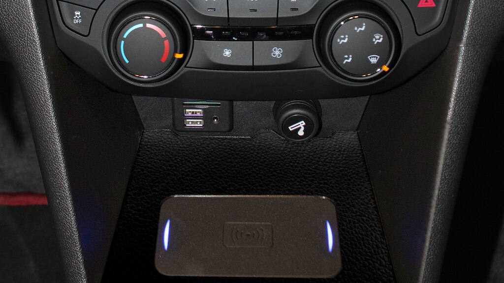 Cargador inalámbrico para sedán Chevrolet Cavalier 2024