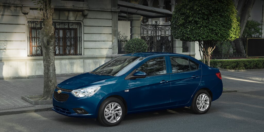 Chevrolet Aveo 2023, auto sedán con gran rendimiento de combustibles y motor de 1.5L