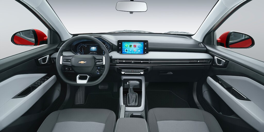 Nuevo Chevrolet Aveo 2024, sedán con frenos ABS en las 4 ruedas, cámara y sensores de reversa