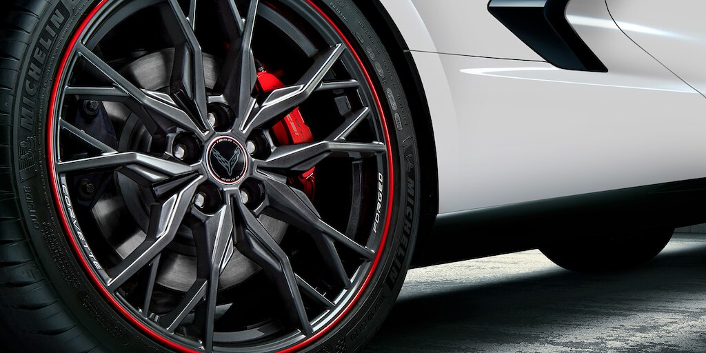 Corvette Stingray 2025, carro deportivo de lujo - vista llantas y rines