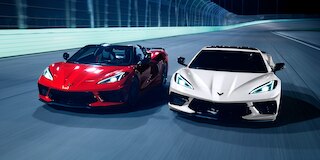 Corvette Stingray 2025, carro deportivo de lujo con faros delanteros de LED con función Auto On/Off