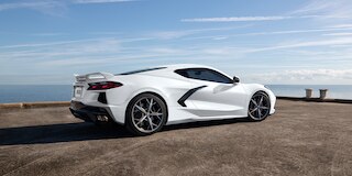 Corvette Stingray 2025, carro deportivo de lujo con sistema de escapes de 4 puntas