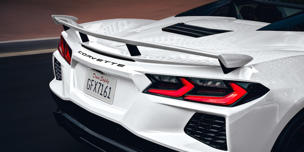 Corvette Stingray 2025, carro deportivo de lujo con spoiler